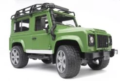 Bruder 2590 Terreinwagen Land-Rover Defender Stationwagon 10 Bruder 2590 Terreinwagen Land-Rover Defender Stationwagon -Auto Winkel bruder 02590 landrover defender 1 1