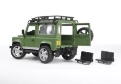 Bruder 2590 Terreinwagen Land-Rover Defender Stationwagon 11 Bruder 2590 Terreinwagen Land-Rover Defender Stationwagon -Auto Winkel bruder 02590 landrover defender 2 scaled 1