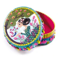 Djeco DIY Doosje-Versieren Kleine-geheimen-sieradendoosje-maken -Auto Winkel djeco diy doosje versieren kleine geheimen 3